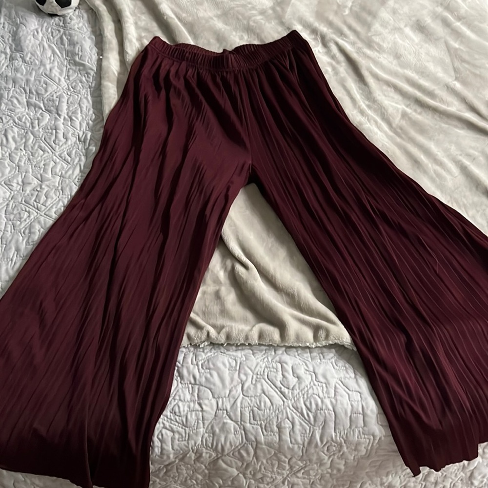 Maroon pleated high waisted gaucho pants